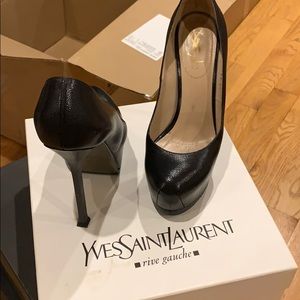 YSL Tribtoo black caviar leather 37